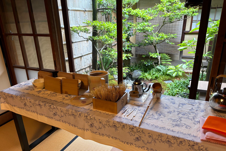 Kyoto: Casual Tea Ceremony in 100 year old Kyoto house Nederlands: Casual Tea Ceremony in 100 year old Kyoto house