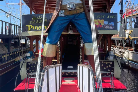 Bodrum: Pirate Boat Trip with Lunch and Swim Stops