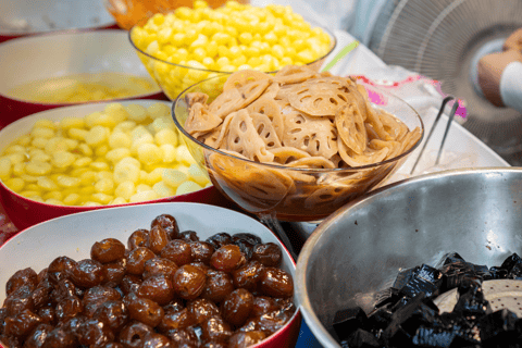 Chiang Mai: Evening Sightseeing and Local Food Guided Tour Group Tour