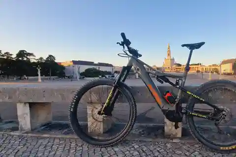 Fátima: Tour in e-bike delle Grotte e della Tradizione