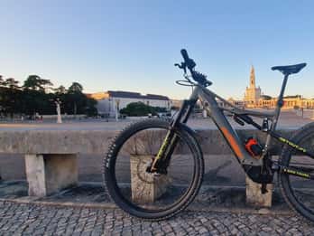 Fátima: Cuevas y Tradición E-bike Tour