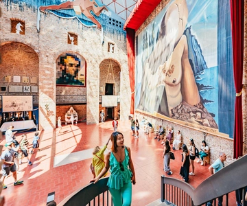 Barcelona: Dali Museum, House and Cadaques Guided Tour