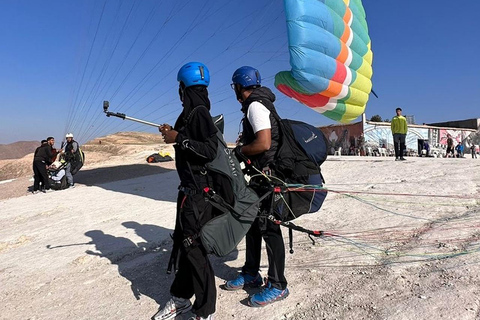 Marrakech: Parapente sobre el desierto de Agafay y vistas al monte Atlas