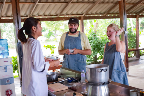 HALVDAGSKURS I MATLAGNING på The Rice Barn Thai Cooking FarmKrydda ditt liv och njut av spännande matlagning med oss