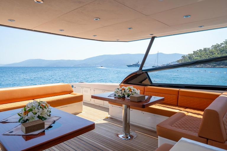 Yalıkavak: Private Yacht Cruise with Lunch & Drinks