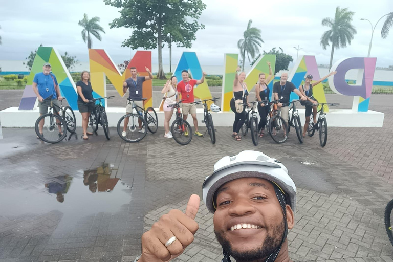 "Fietstour Casco Viejo en Panama Stad Ontdek de essentieFietstour in Panama Stad en de Oude Stad met lokale gids