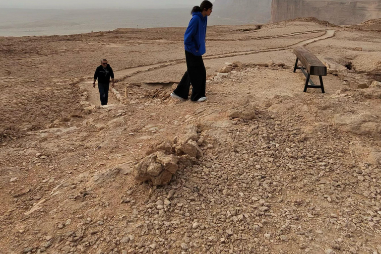 Riyadh: Edge of the World 4x4Excursion with Dinner(Kashtah)