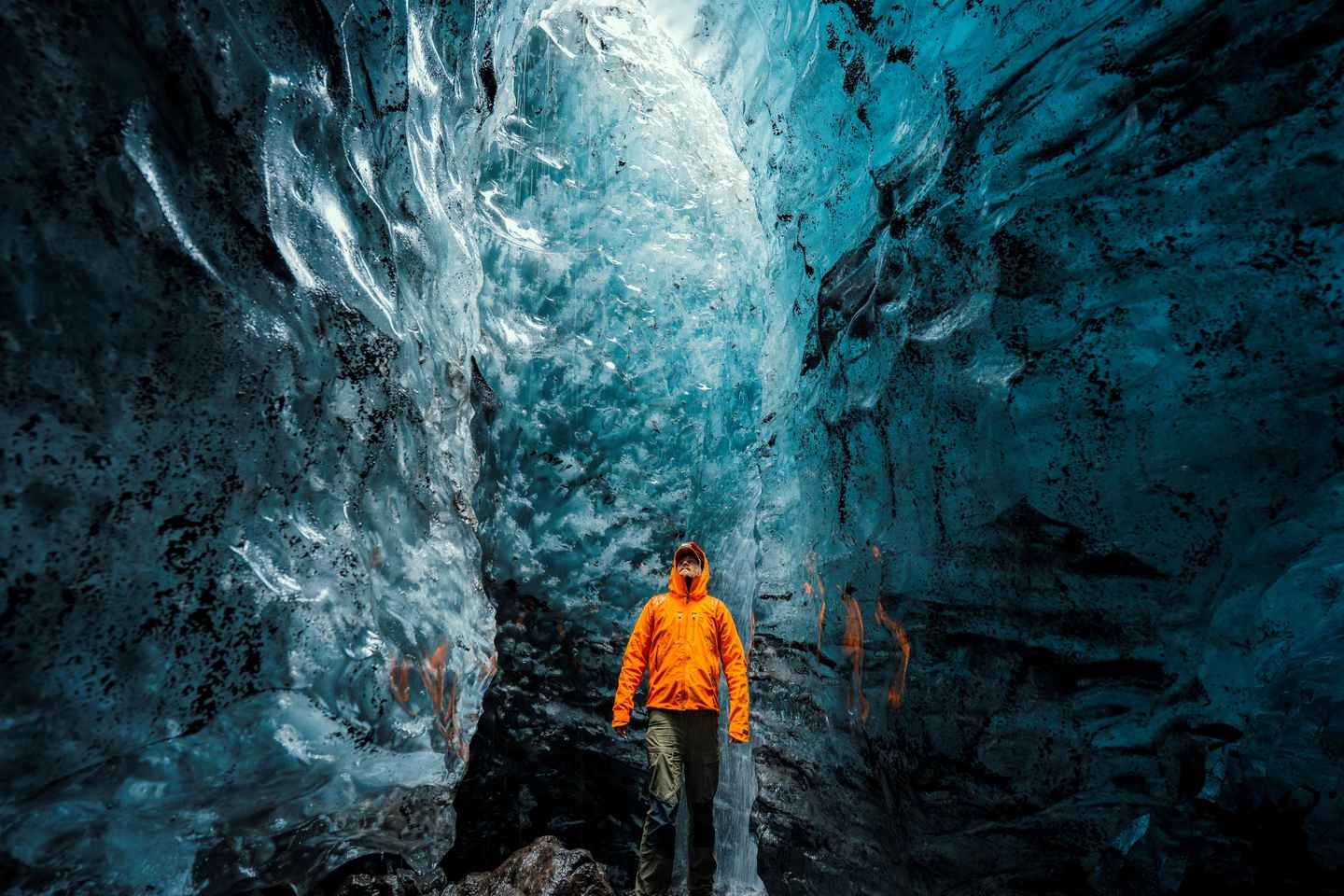ヨークルスアゥルロゥン発 クリスタルアイスケーブ ヴァトナヨークトル氷河ツアー