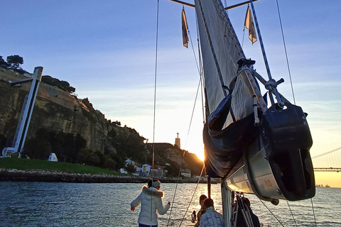 Lisboa: Excursión de un día y puesta de sol por el río Tajo