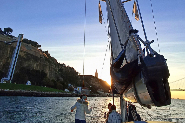 Lissabon: Dag- och solnedgångstur på floden Tagus