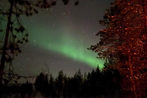 Vanuit Saariselkä/Inari: Aurora-jachttour, kampvuur en snacksVanuit Saariselkä/Inari: op jacht naar het noorderlicht, kampvuur en snacks