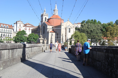 Porto: Private Transfer to Douro Valley up to 4 Stops 4-Stops (One-way trip)