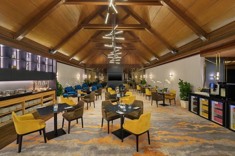 KUL Kuala Lumpur Intl. Airport: Sky Suite Airport Lounge