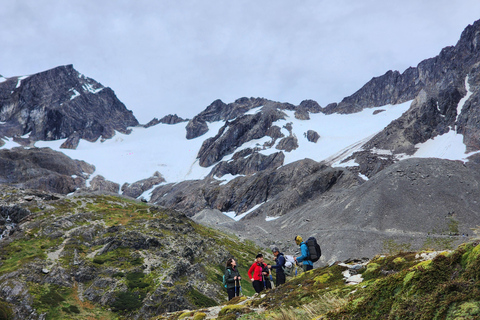 Ushuaia: Martial viewpoints hiking tour