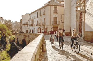 Granada: E-Bike Tour durch Albayzin und Sacromonte