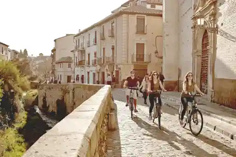 Granada: Passeio de bicicleta eléctrica por Albayzin e Sacromonte