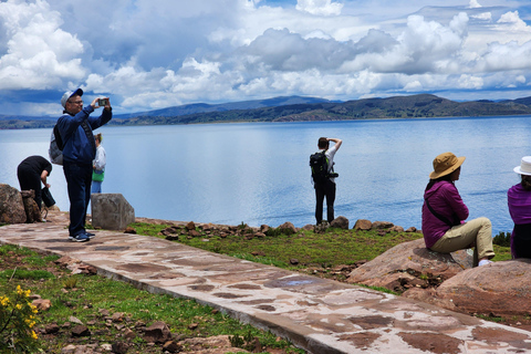 Puno : excursion d&#039;une journée aux îles flottantes d&#039;Uros et à l&#039;île de Taquile