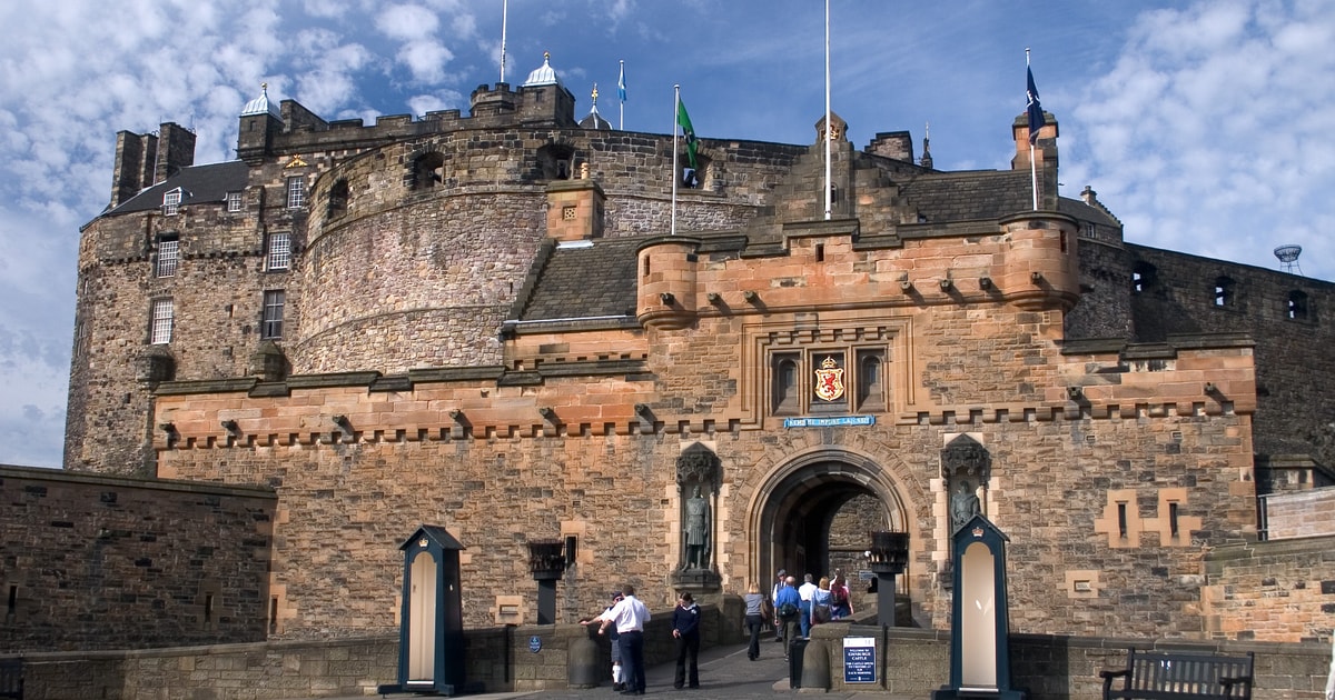 guided tour of edinburgh castle