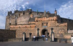 Edinburgh Castle: Guided Walking Tour with Entry Ticket