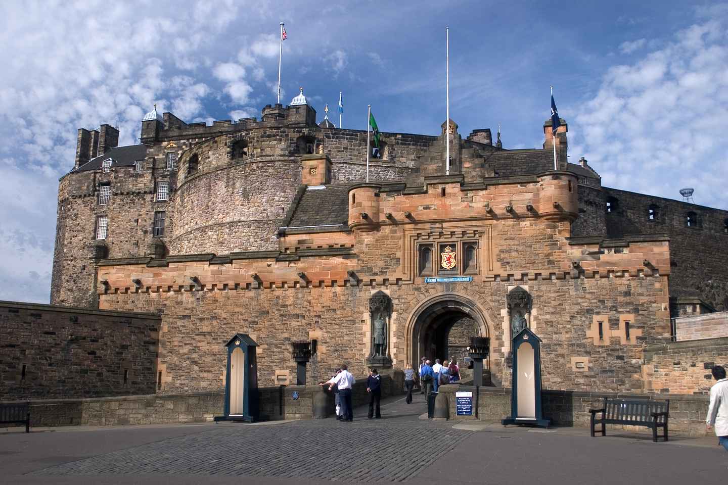 Edinburgh Castle: Guided Walking Tour with Entry Ticket - English Tour