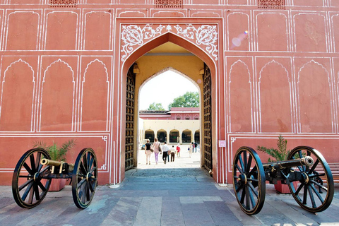 Jaipur: Private halbtägige Sightseeing-Tour mit BlumenmarktHalbtägige Stadtrundfahrt mit dem Auto