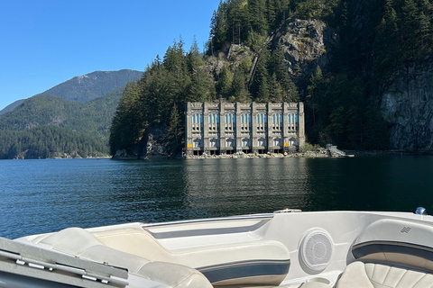 Vancouver: Private Granite Falls Boat Tour