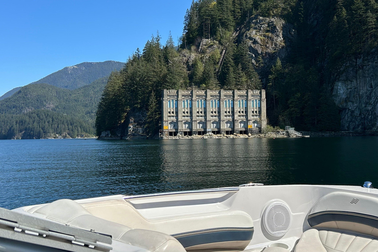 Vancouver: Private Granite Falls Boat Tour