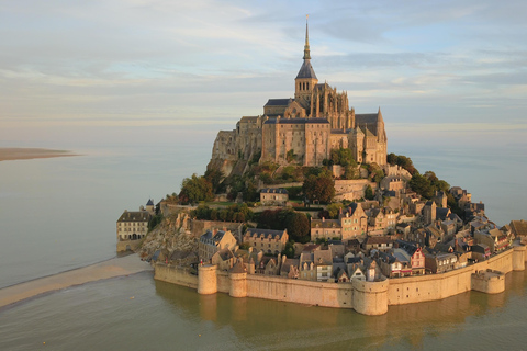 Från Paris: Privat dagstur till Mont St-Michel och Honfleur