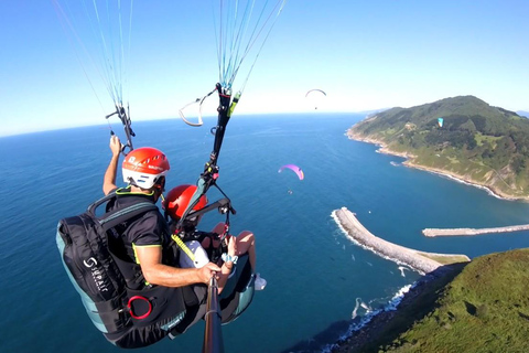 Parapendio nella regione bascaParapendio