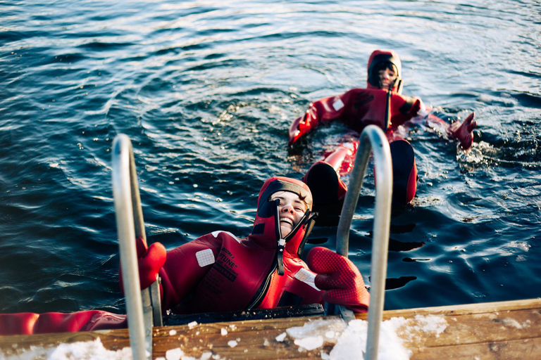 Stockholm: Vandring, utomhusmatlagning och kallvattenflytningPickup from Stockholm - drop-off Vaxholm