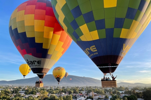 Z Meksyku: lot i śniadanie Teotihuacan Air BalloonLot balonem na ogrzane powietrze nad Teotihuacan
