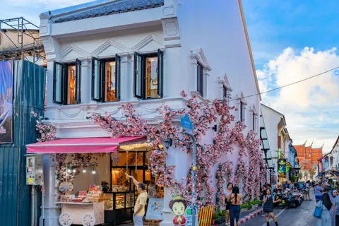 Phuket: Old Town Morning Street Art Walking Tour with Lunch