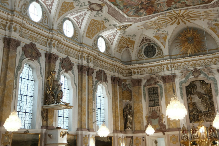 Salzburg: Munich Tour with Transfers, Hotel, Meals & Drinks