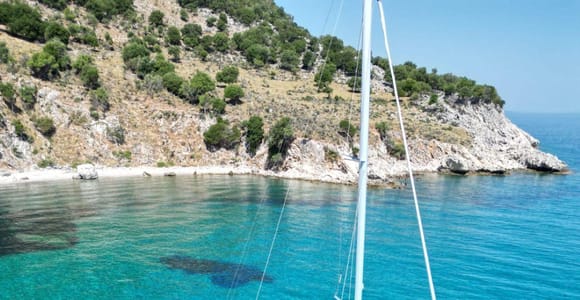 Lefkada: Private Sailing Cruise with Skipper & Snorkeling