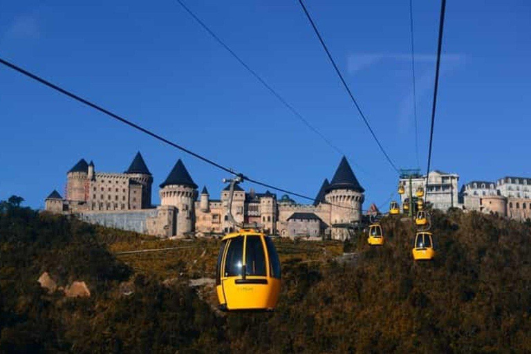 Explore a Ba Na Hill e a Golden Bridge ao pôr do sol com jantarTeleférico de Ba Na Hills e ingresso para o Fantasy Park não incluídos