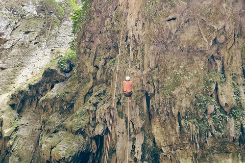 San Cristobal: Arch of Time Tour for 2 days Kayak to the Arch of Time