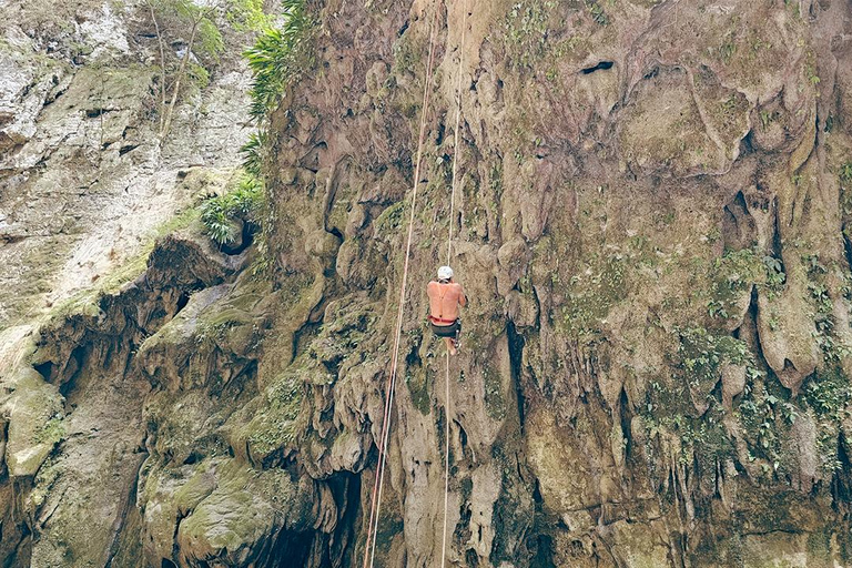 San Cristobal: Arch of Time Tour for 2 days Kayak to the Arch of Time