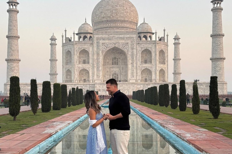 Desde Delhi: excursión de 1 día en tren al Taj Mahal y AgraTren de segunda clase (tour todo incluido)