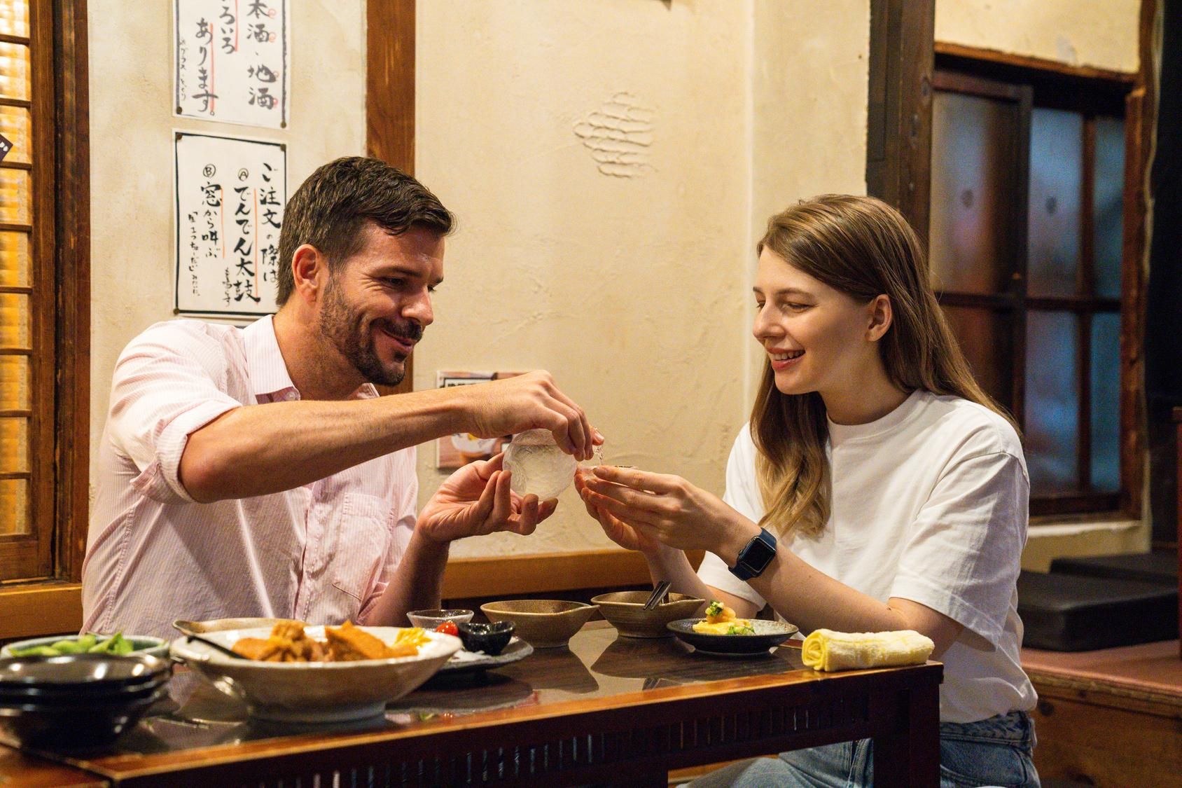 Himeji: Nachtleben-Tour mit ortskundigem Guide und Essen