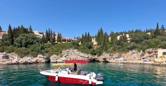 Dubrovnik: Private speedboat tour-caves, beaches, snorkeling