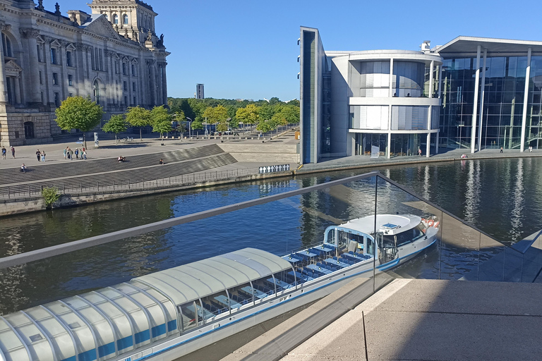 Guided tour of the Reichstag, including the Plenary Chamber and the Cupola Guided tour of the Reichstag with a visit to the plenary hall and dome