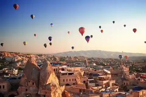 Da Alanya/Antalya/Città del Lato escursione di 2 giorni in Cappadocia