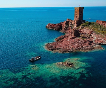Fréjus: Sea and Creeks Boat Tour with Snorkeling and Drinks