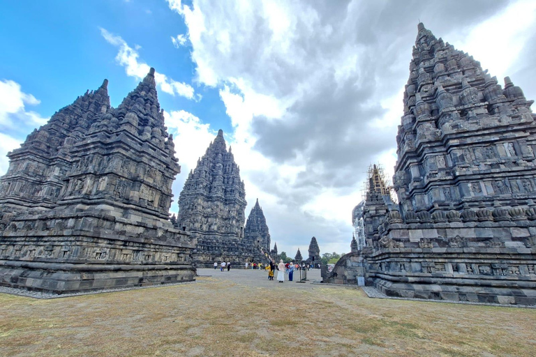 Yogyakarta: Borobudur Sunrise & Prambanan Tour