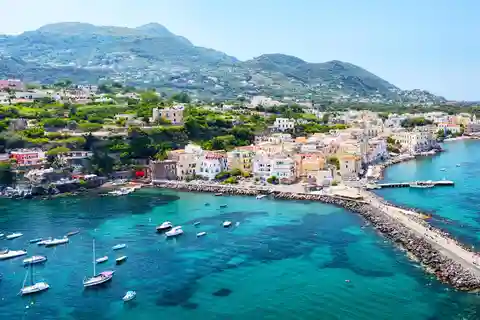 Visite guidée exclusive de l'île d'Ischia depuis Naples avec un guide local