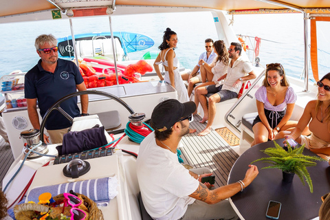 Barcelona: Catamaran cruise overdag of bij zonsondergang met drankjeZonsondergang: boottocht op een catamaran met een kleine groep