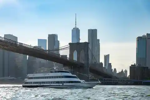 Din New Jersey: New York City Bufet prânz sau cină Cruise