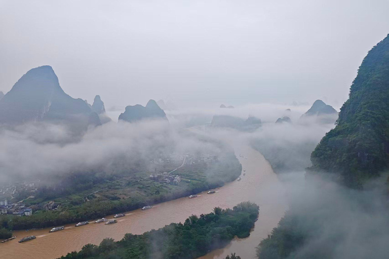Guilin: Reed Flute Cave, Li River Cruise & Night Show Tour
