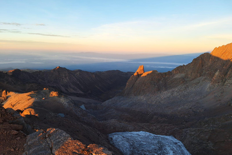 À la conquête du mont KenyaTraversée de 4 jours de Chogoria à Sirimon