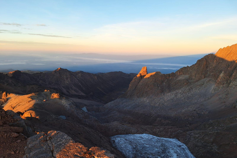 Conquiste o Monte QuêniaTravessia de 4 dias de Chogoria a Sirimon